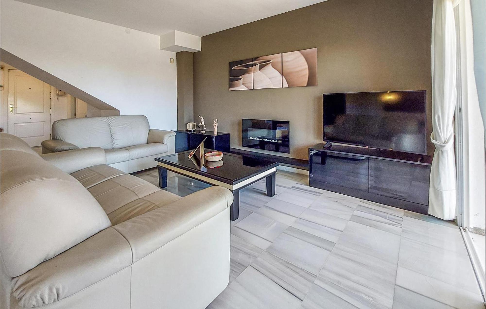 3 Bedroom Cozy In Malaga Semesterbostad *