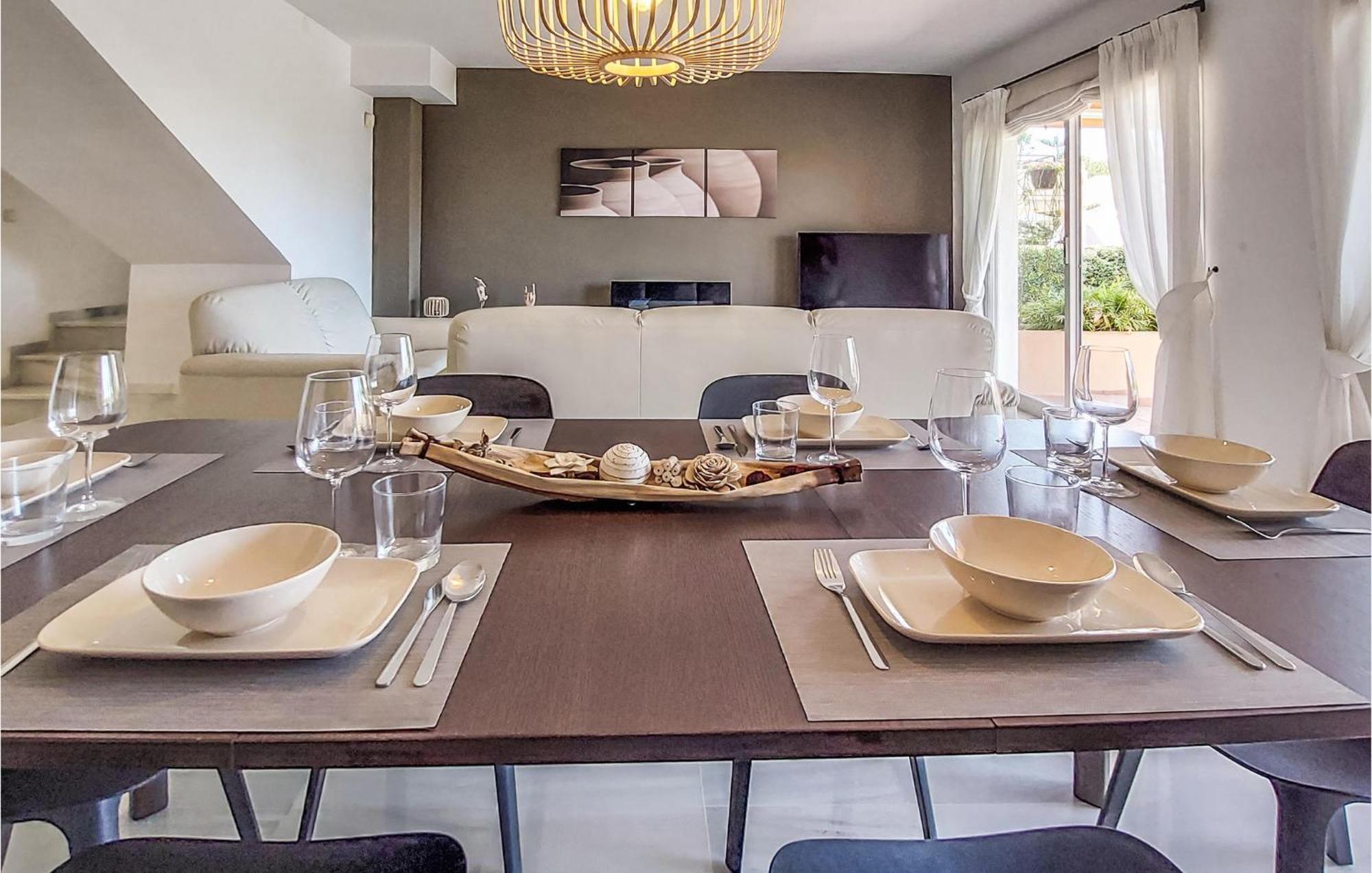 3 Bedroom Cozy In Malaga Semesterbostad *