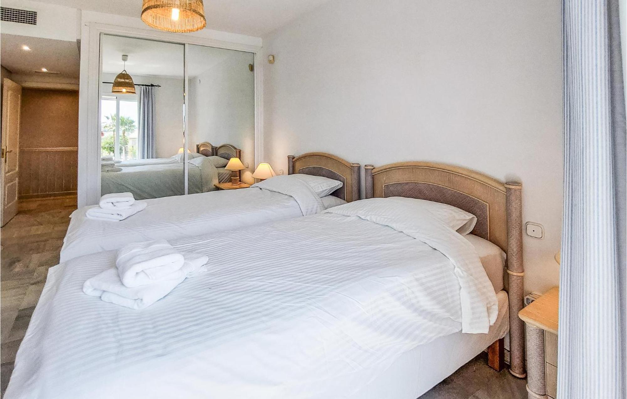 3 Bedroom Cozy In Malaga Semesterbostad *